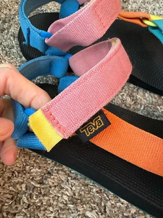 Ladies multicolored Teva sandals size 8 - Picture 7 of 7